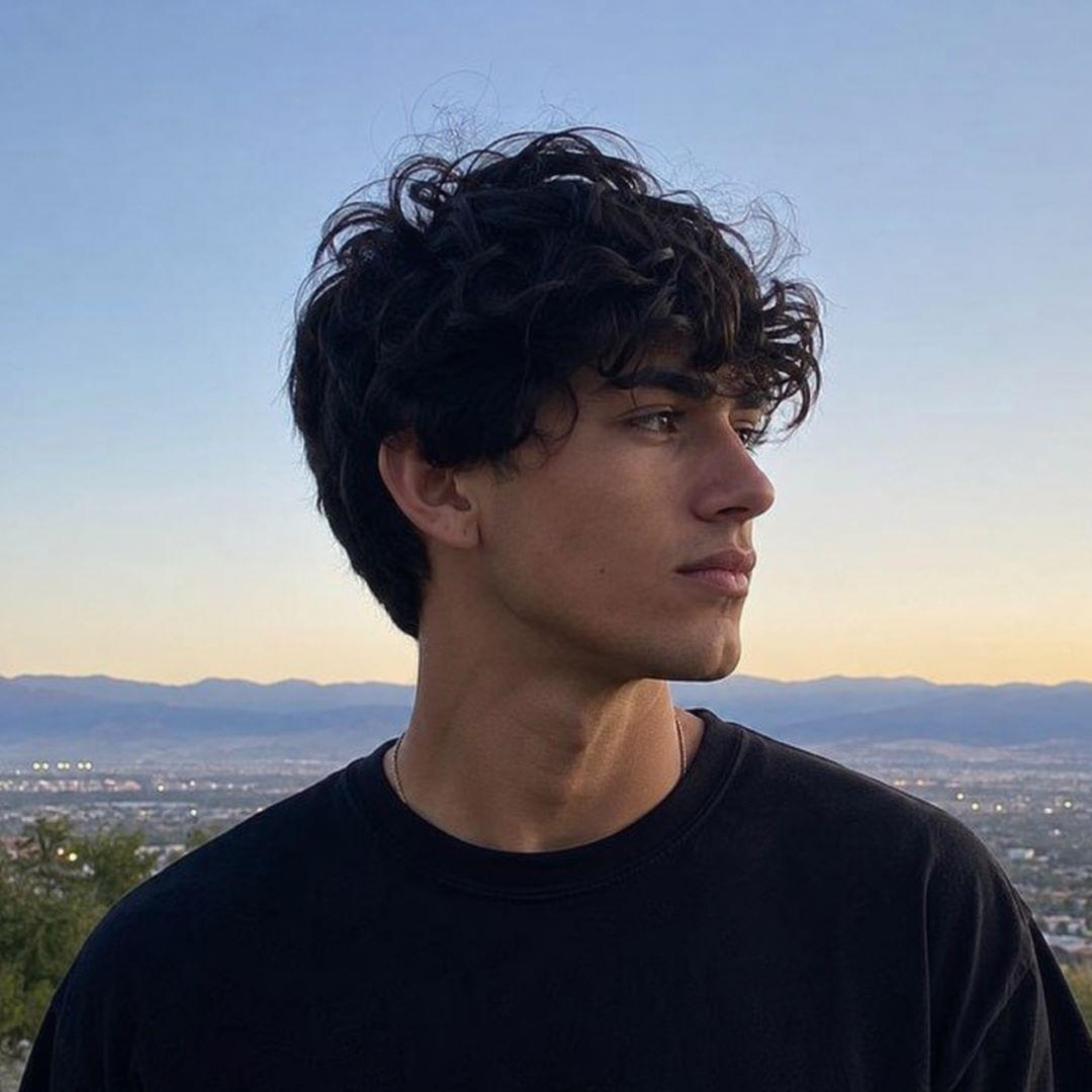 Leo Davis